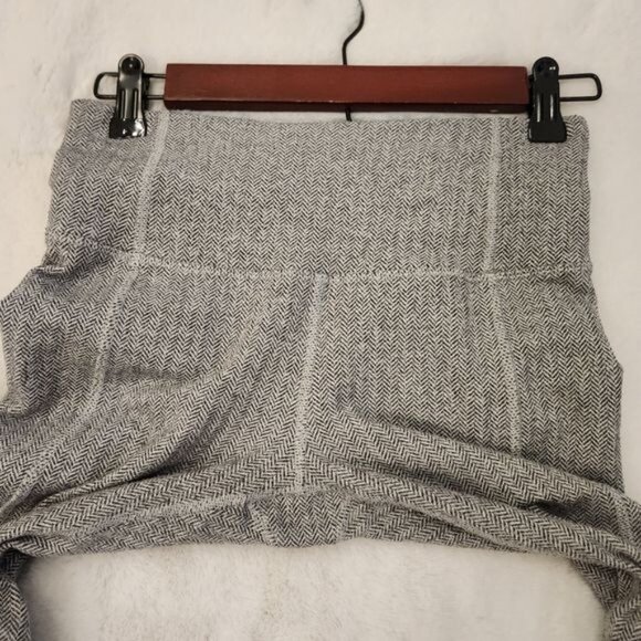 Lululemon Sz 4 Turn Around Tight Leggings Heathered Black White Ruched - Picture 5 of 10